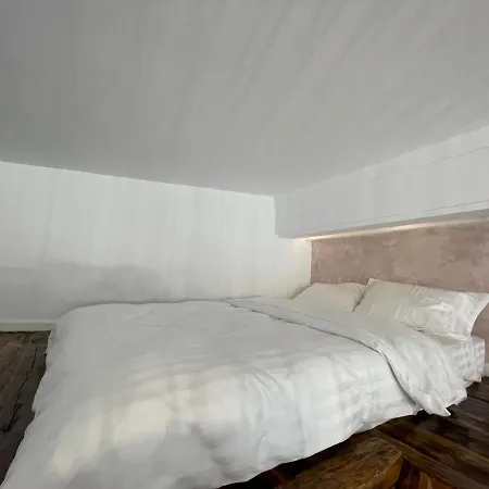 Hotel Tomis' Dreams