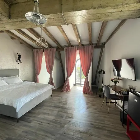 فندق Tomis' Dreams 4*