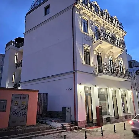 Hotel Tomis' Dreams